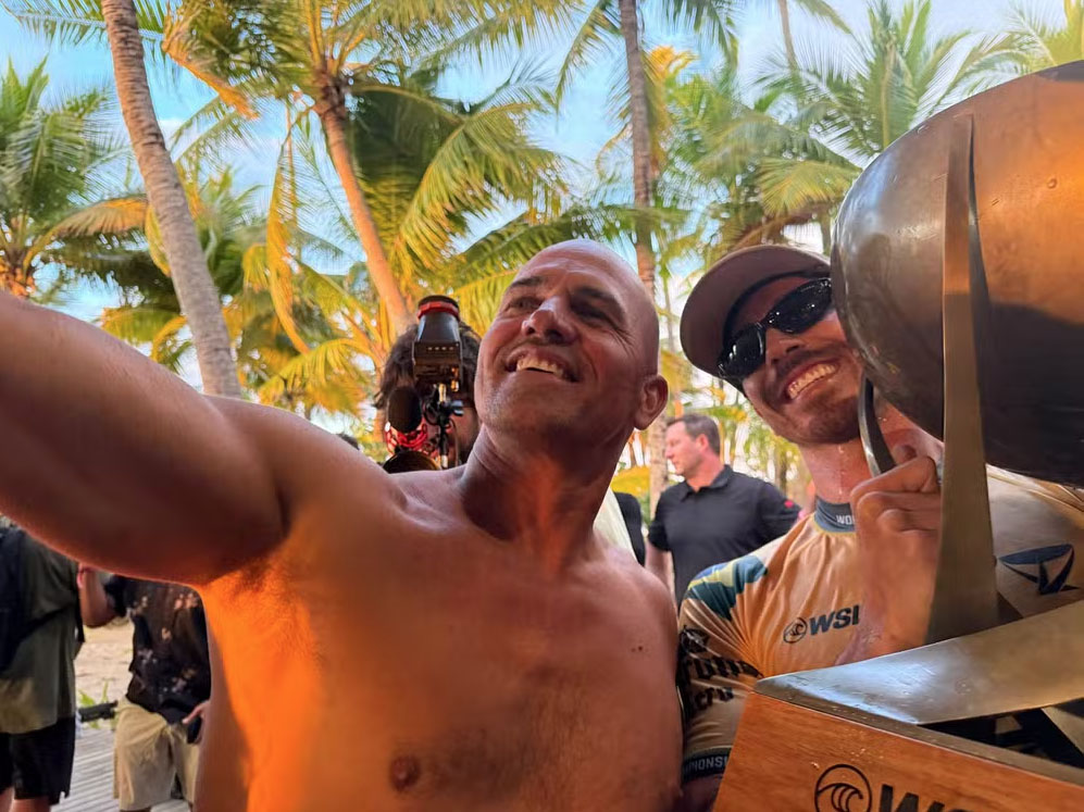 Kelly Slater e Yago Dora (foto: divulgação/instagram)