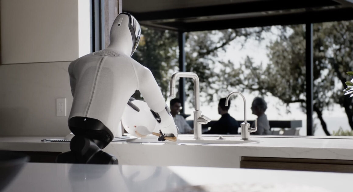 Figure em teste real diário lavando pratos